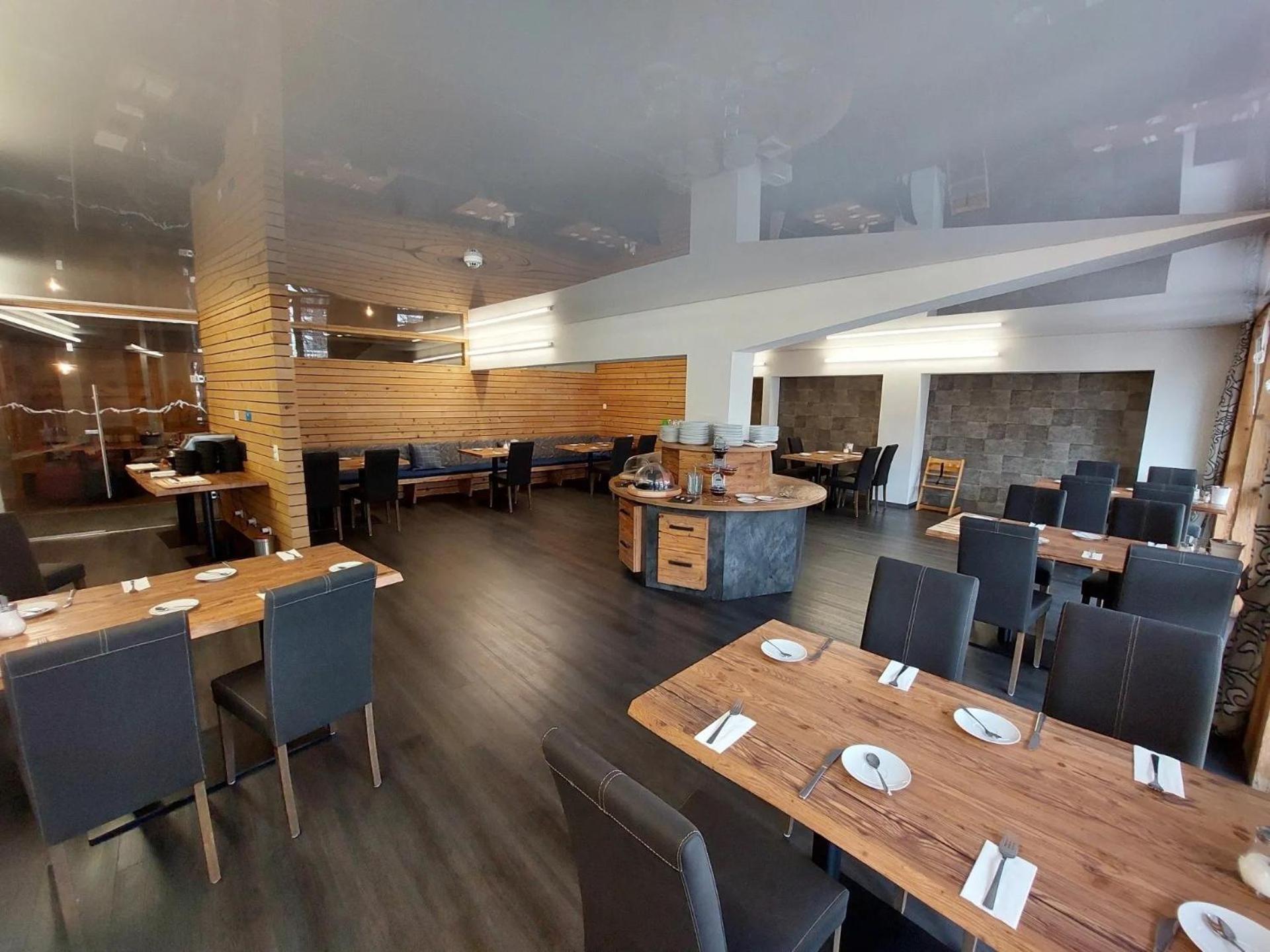 Amber Ski-in/out & 3* Saas Fee
