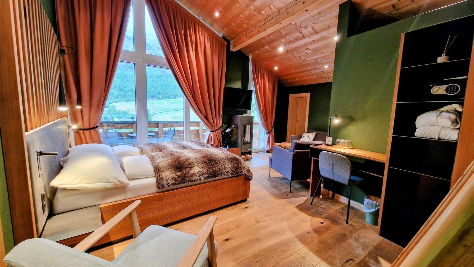 Amber Ski-in/out & 3* Saas Fee